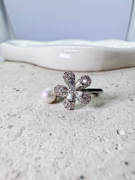 EAR CUFF MARGARITA CON DIJE PERLA