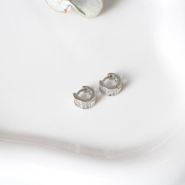 HUGGIE MINI PLATA ZIRCONIAS