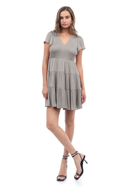 VESTIDO CORTO CAPAS
